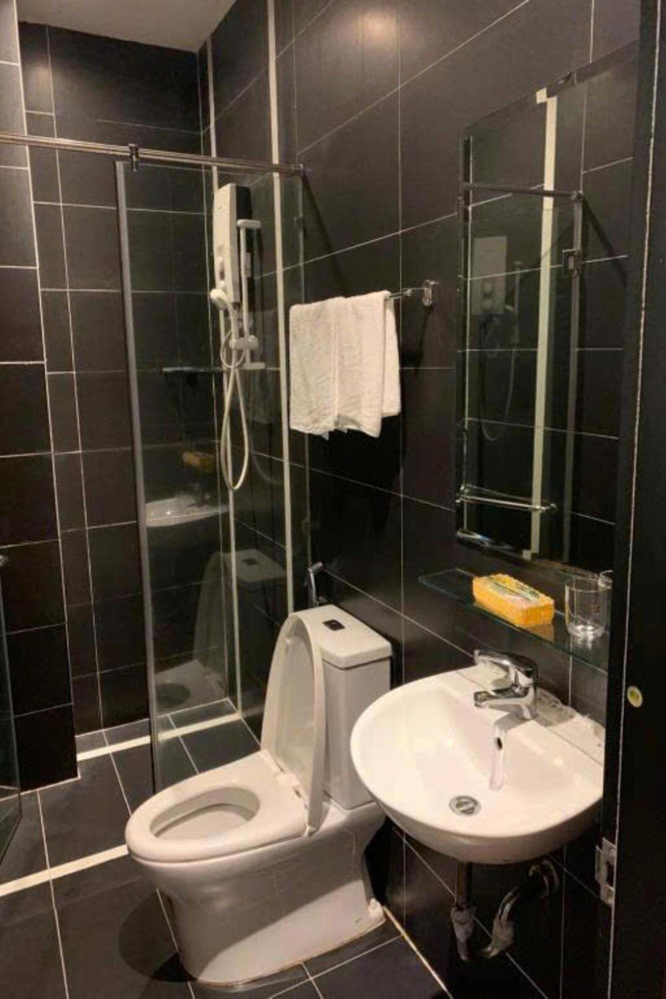 Gia Huyen Hotel Хошимин Екстериор снимка