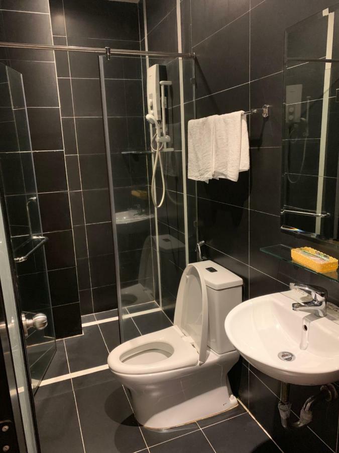 Gia Huyen Hotel Хошимин Екстериор снимка